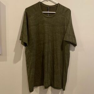Men’s Lululemon Shirt